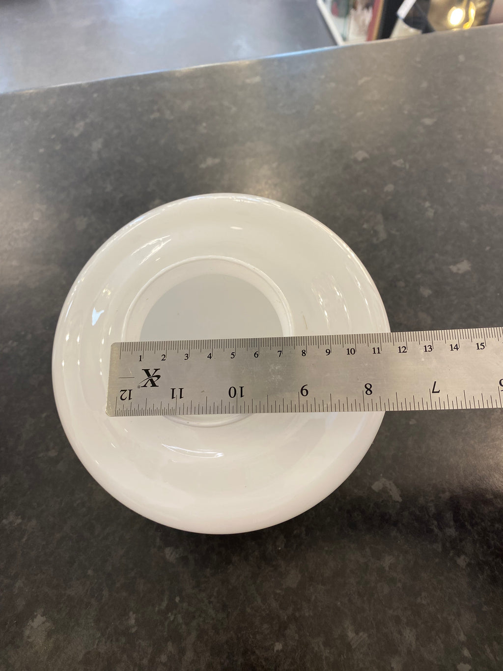 (29) Ceiling fan shade for use with a gallery or spring clip