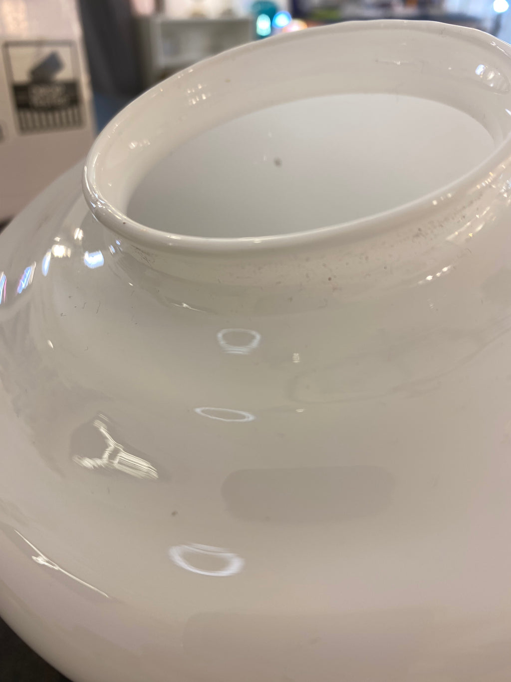 (29) Ceiling fan shade for use with a gallery or spring clip