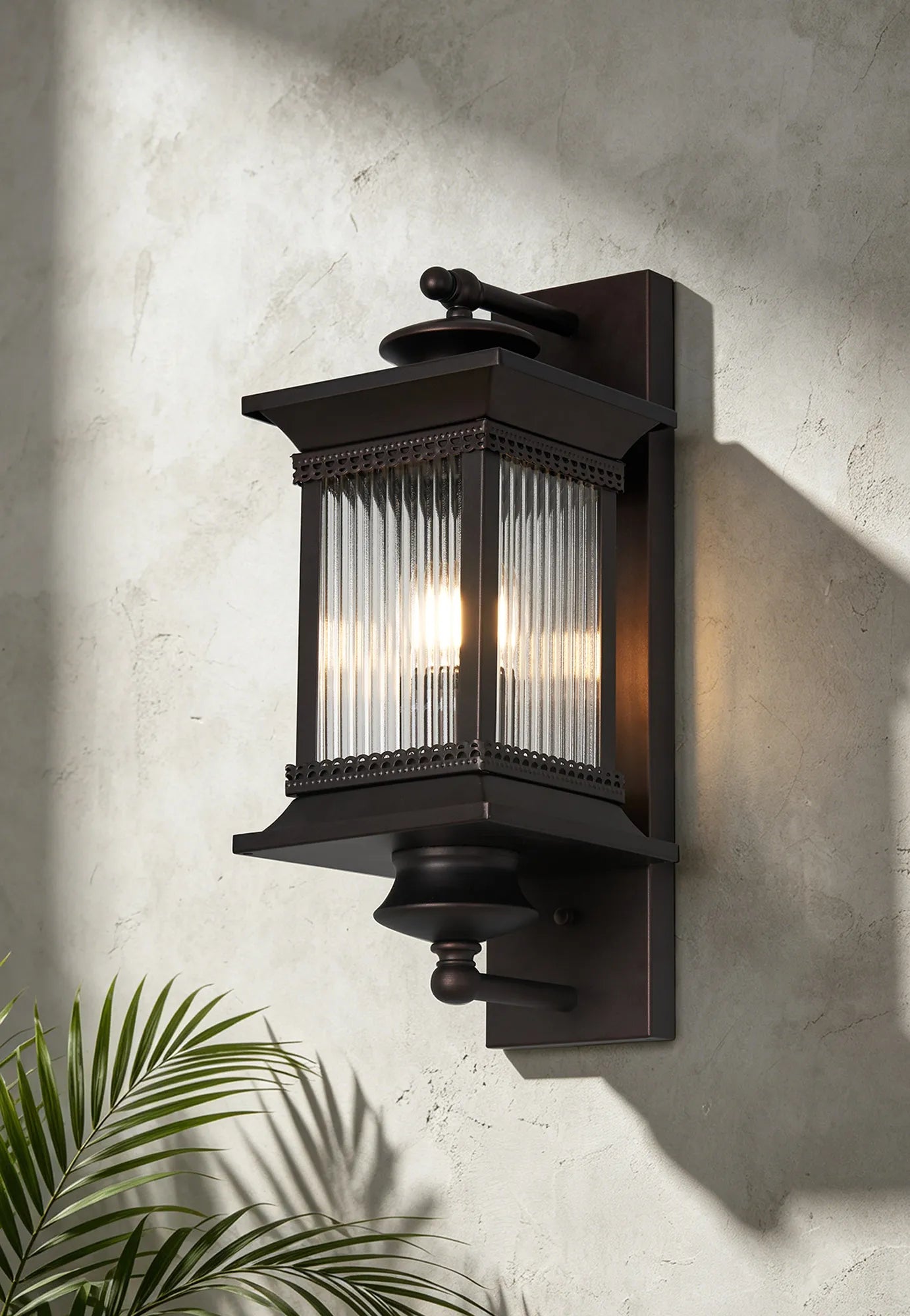 Fuller Traditional Wall Lamp, 1 x E27, IP54, Oil Rubbed Brass (Bronze) /Lined Glass