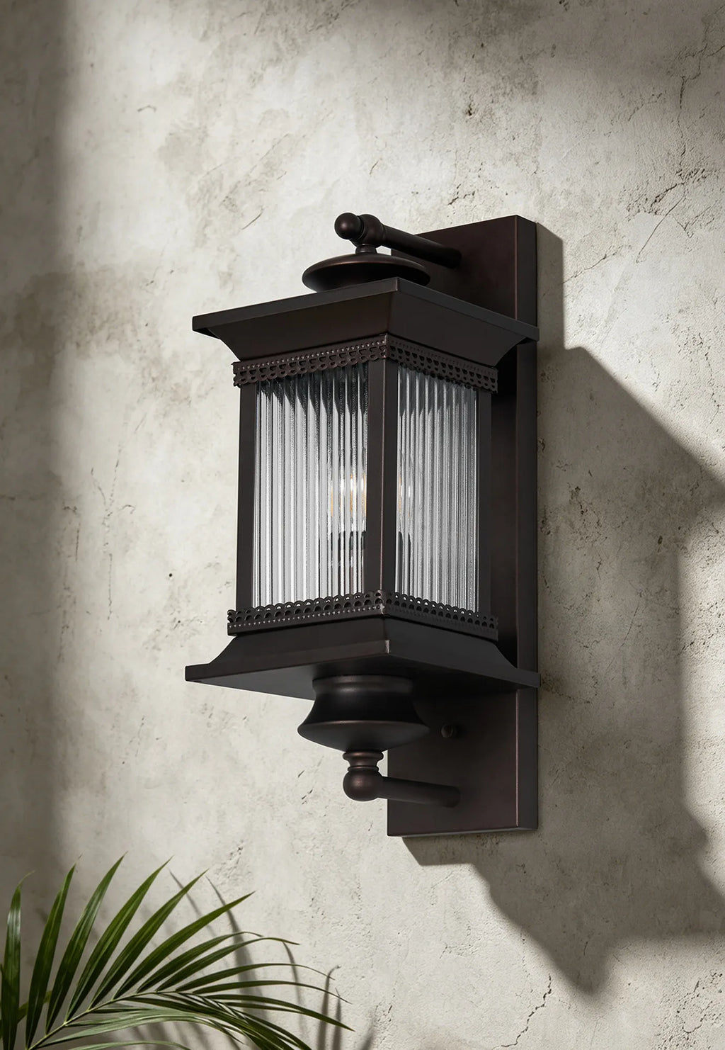 Fuller Traditional Wall Lamp, 1 x E27, IP54, Oil Rubbed Brass (Bronze) /Lined Glass