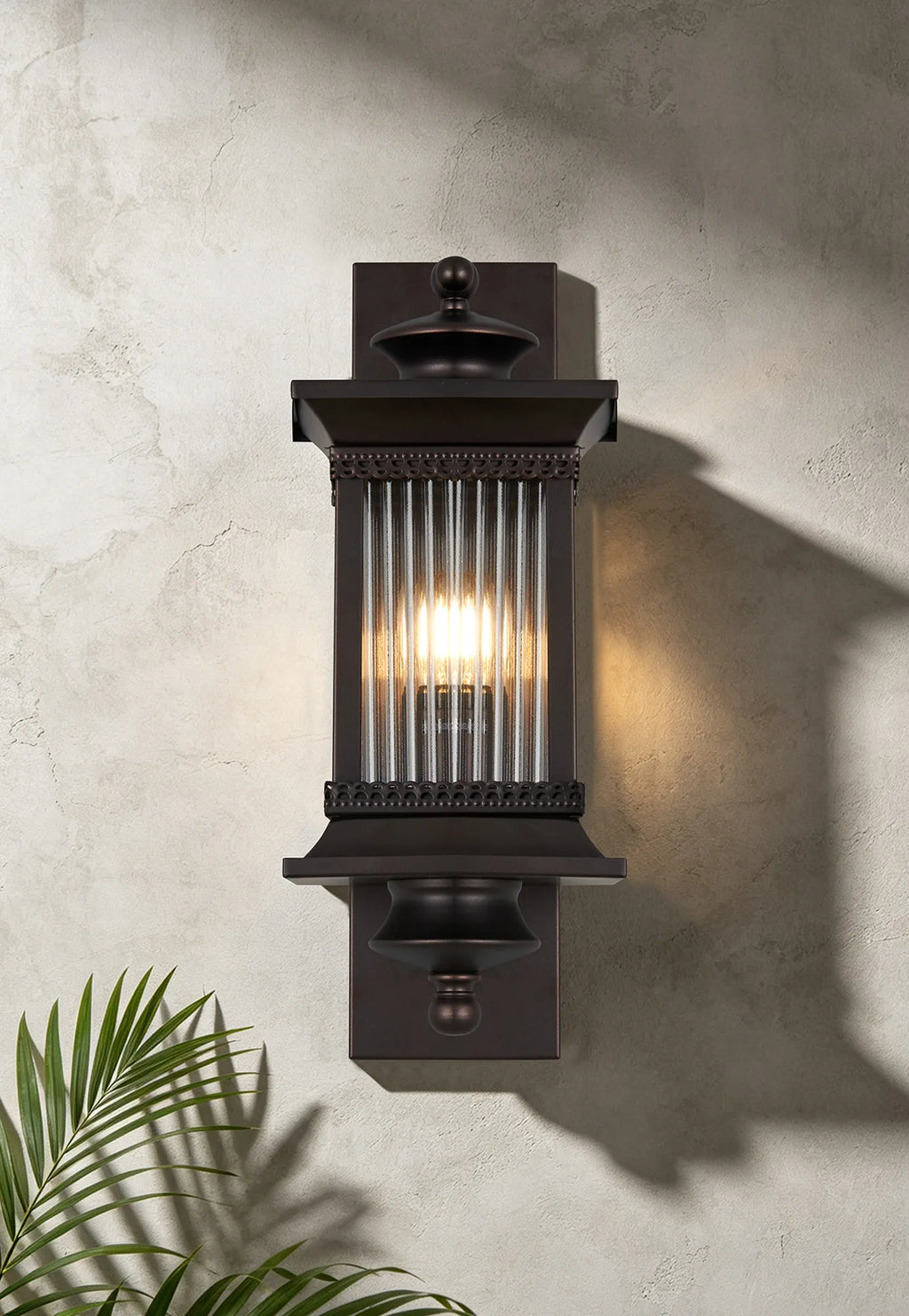 Fuller Traditional Wall Lamp, 1 x E27, IP54, Oil Rubbed Brass (Bronze) /Lined Glass