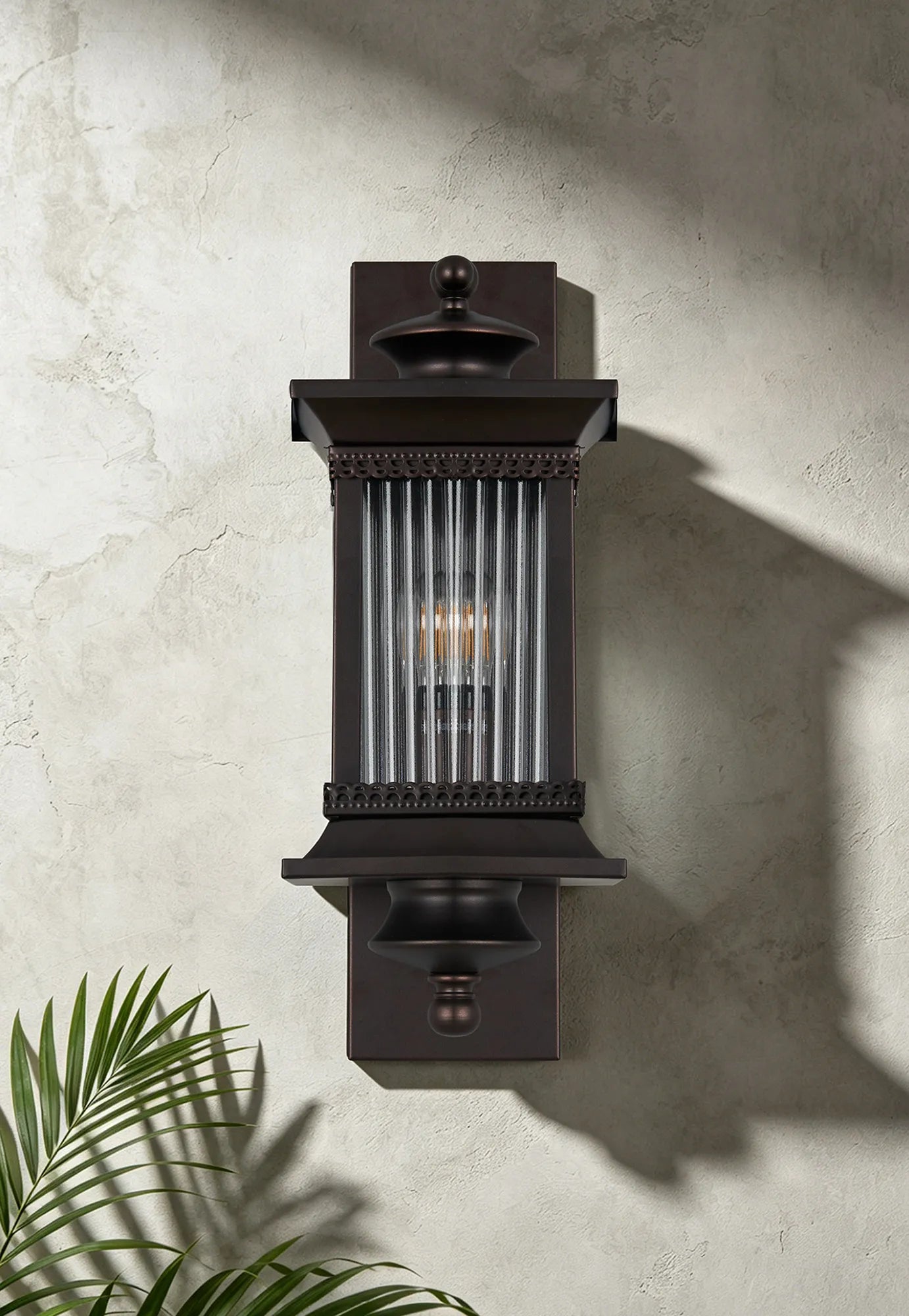 Fuller Traditional Wall Lamp, 1 x E27, IP54, Oil Rubbed Brass (Bronze) /Lined Glass