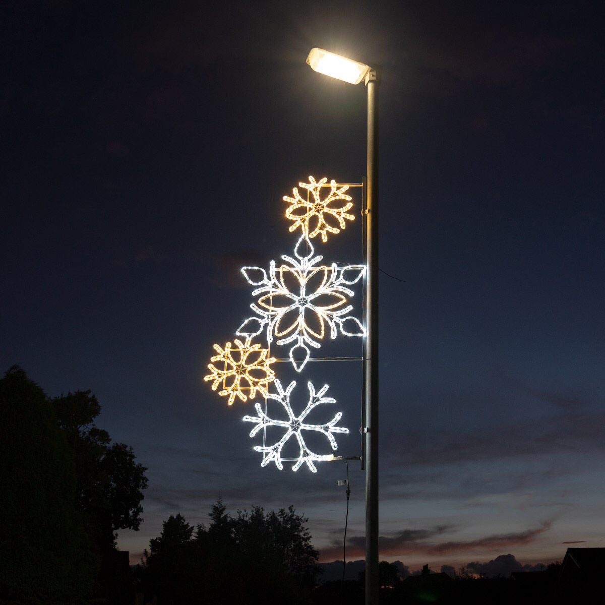 Connectable Professional Grade Outdoor Christmas Snow Lampost Motif