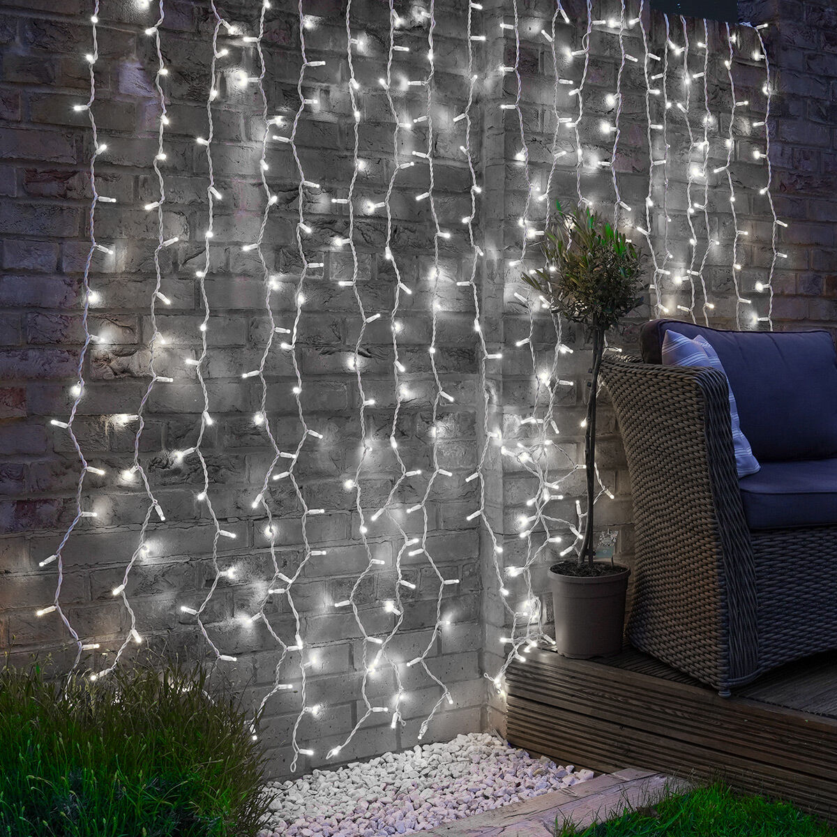 Outdoor cool white deals lights