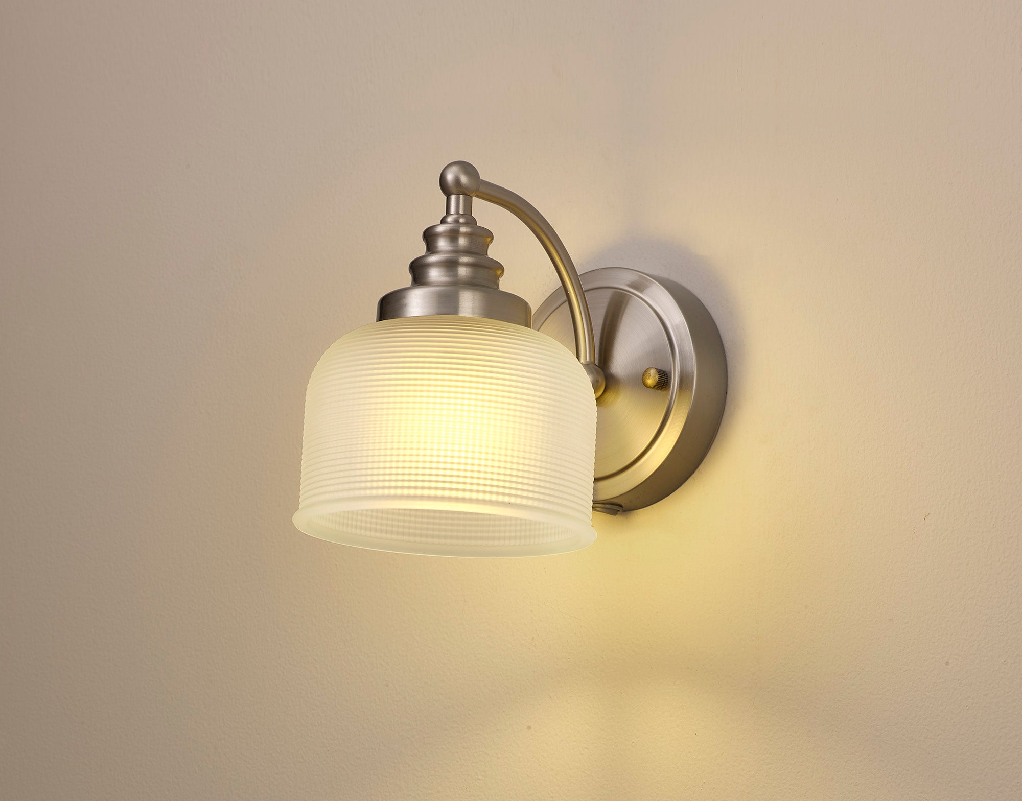 Satin Nickel Sledmere Single Wall Light, Switched, 1 x E27, Glass Shade
