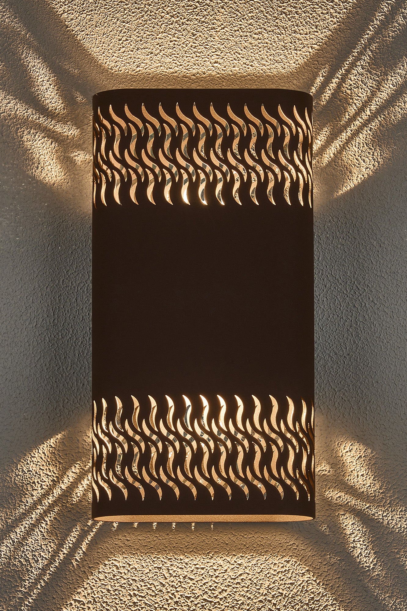Zane Wall Lamp With 160 x 305mm Mesh Waves Pattern Shade, 2 x 6.5W LED, 3000K, 900lm, IP65