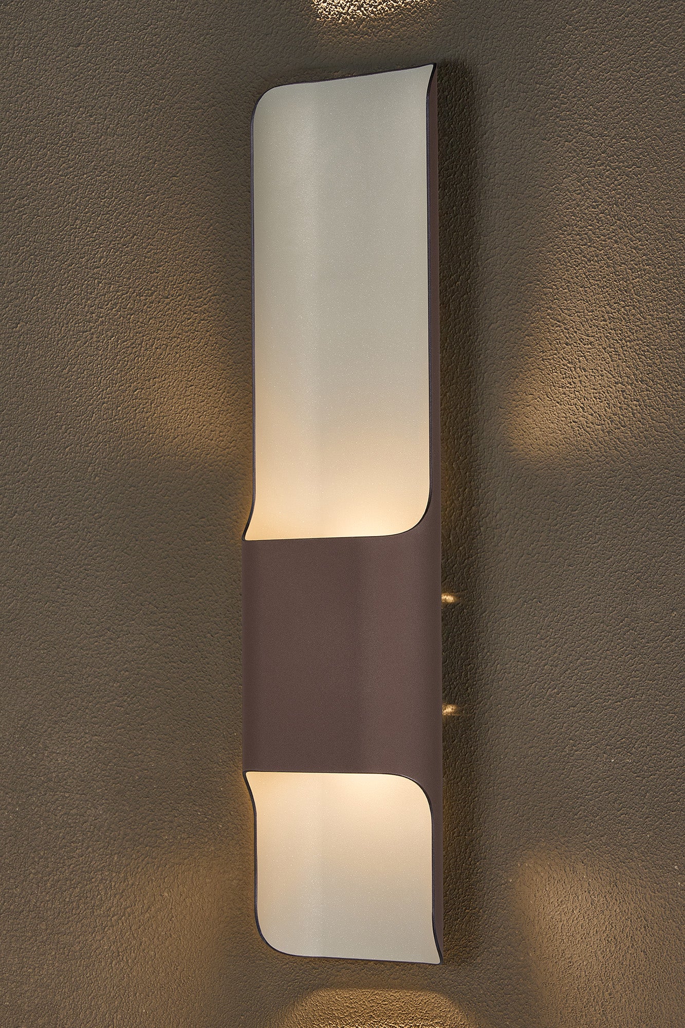 Zane Wall Lamp With 125 x 508mm Offset Open Curve Shade, 2 x 6.5W LED, 3000K, 900lm, IP65