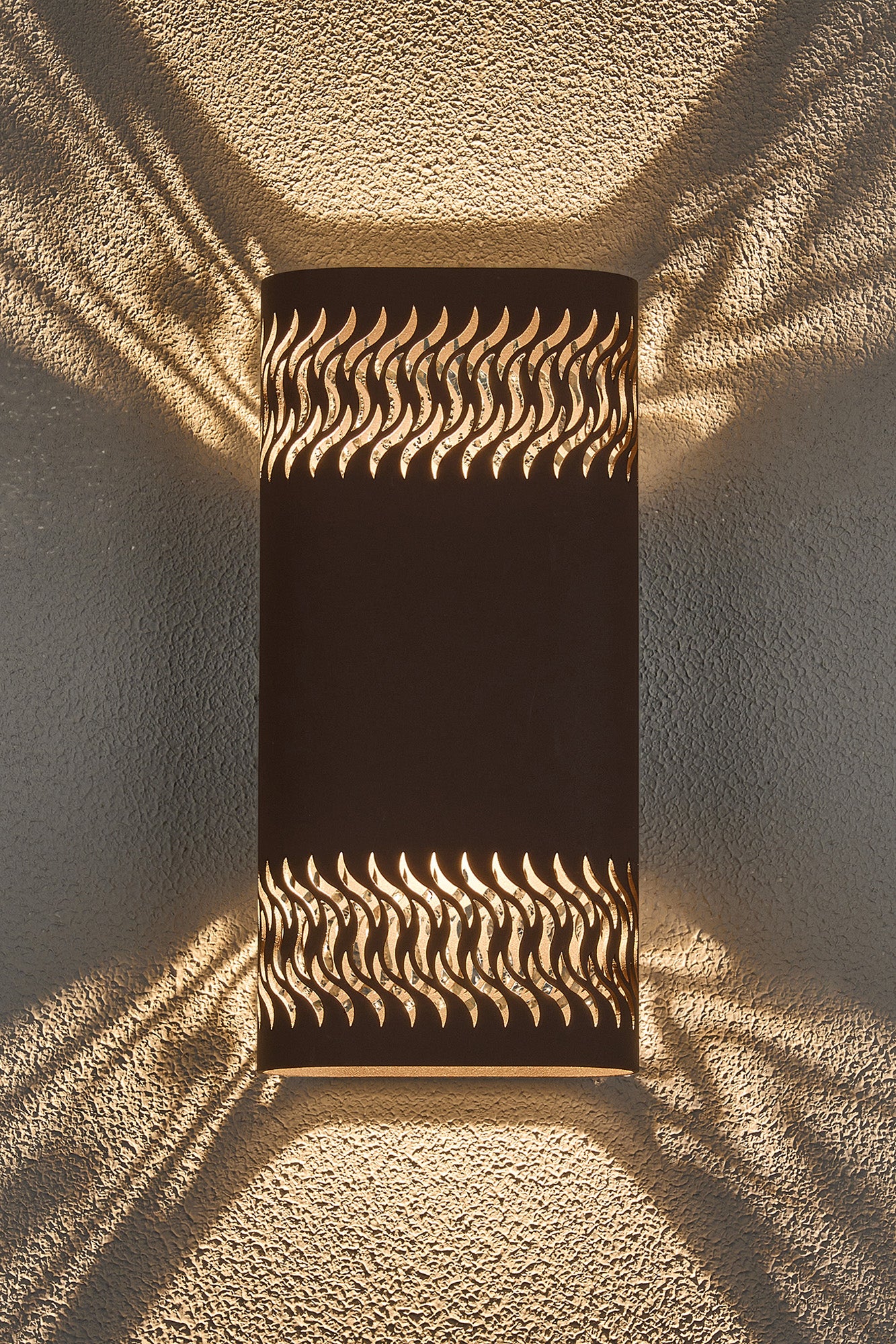 Zane Wall Lamp With 125 x 260mm Mesh Waves Pattern Shade, 2 x 6.5W LED, 3000K, 900lm, IP65