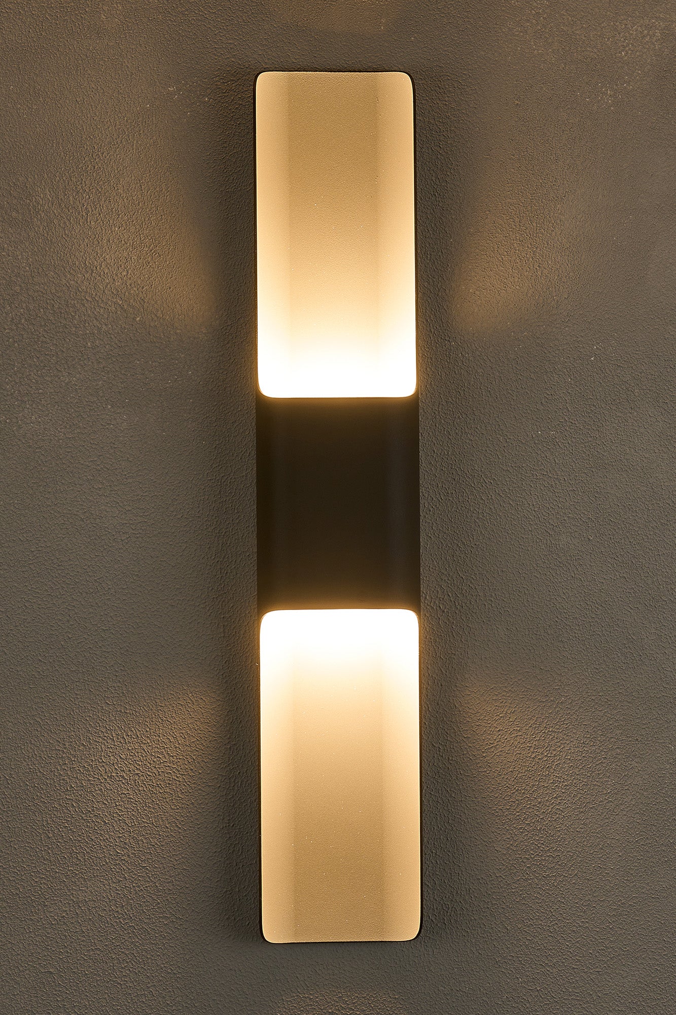 Zane Wall Lamp With 125 x 670mm Even Open Curve Shade, 2 x 6.5W LED, 3000K, 900lm, IP65