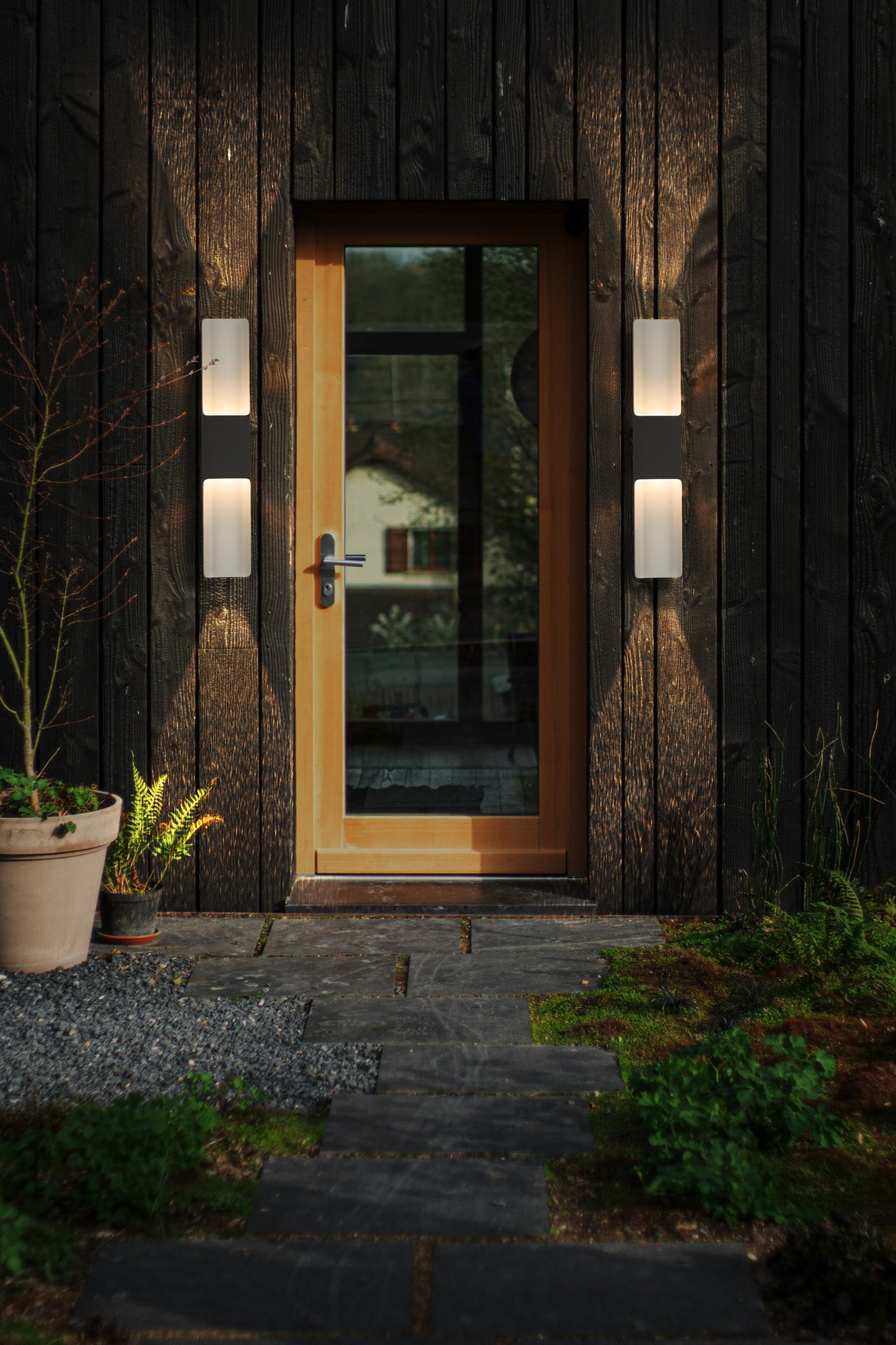 Zane Wall Lamp With 125 x 670mm Even Open Curve Shade, 2 x 6.5W LED, 3000K, 900lm, IP65