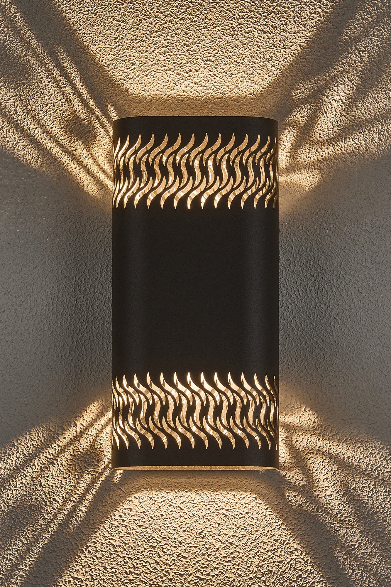 Zane Wall Lamp With 125 x 260mm Mesh Waves Pattern Shade, 2 x 6.5W LED, 3000K, 900lm, IP65