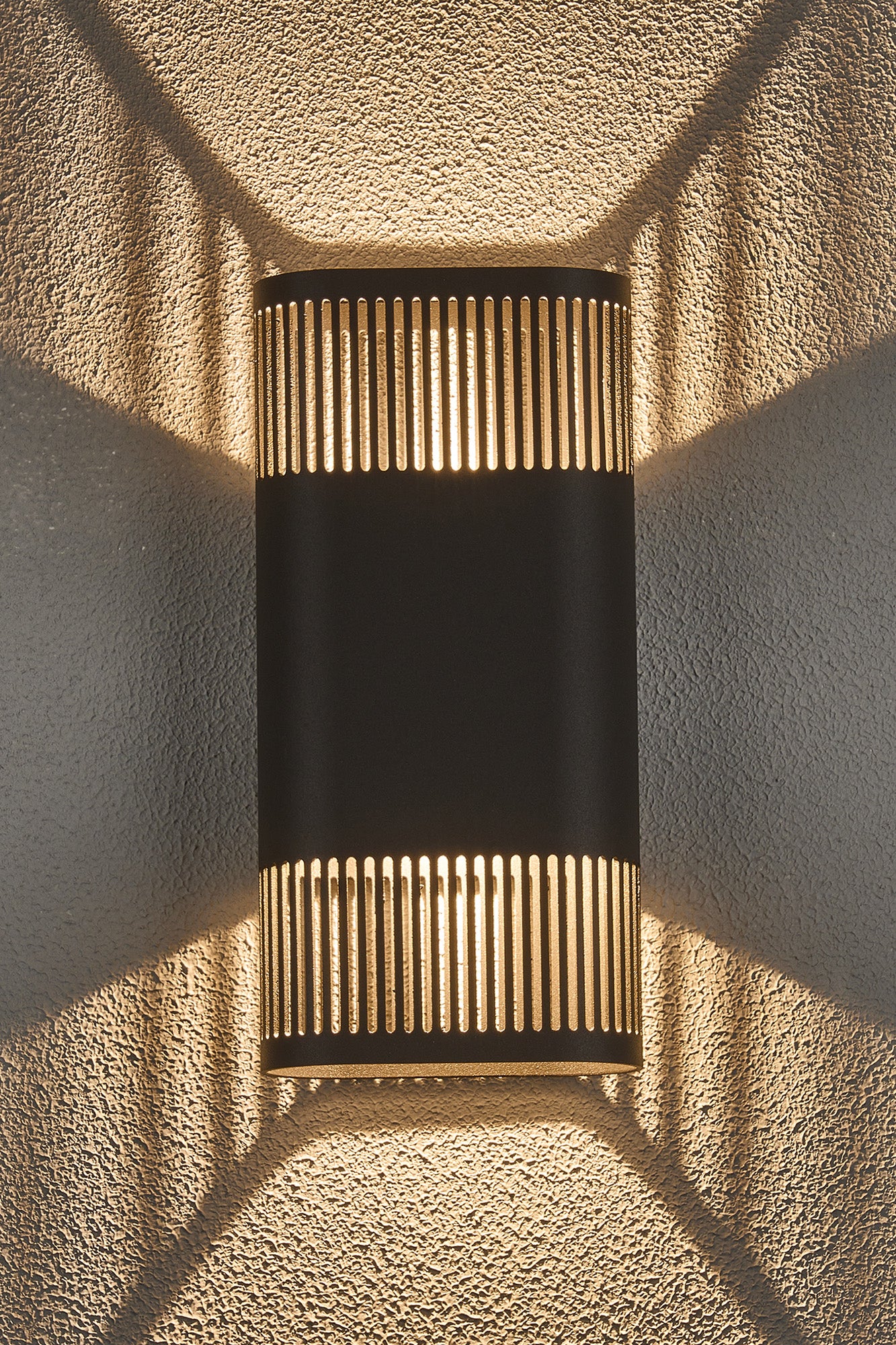 Zane Wall Lamp With 125 x 260mm Mesh Line Pattern Shade, 2 x 6.5W LED, 3000K, 900lm, IP65