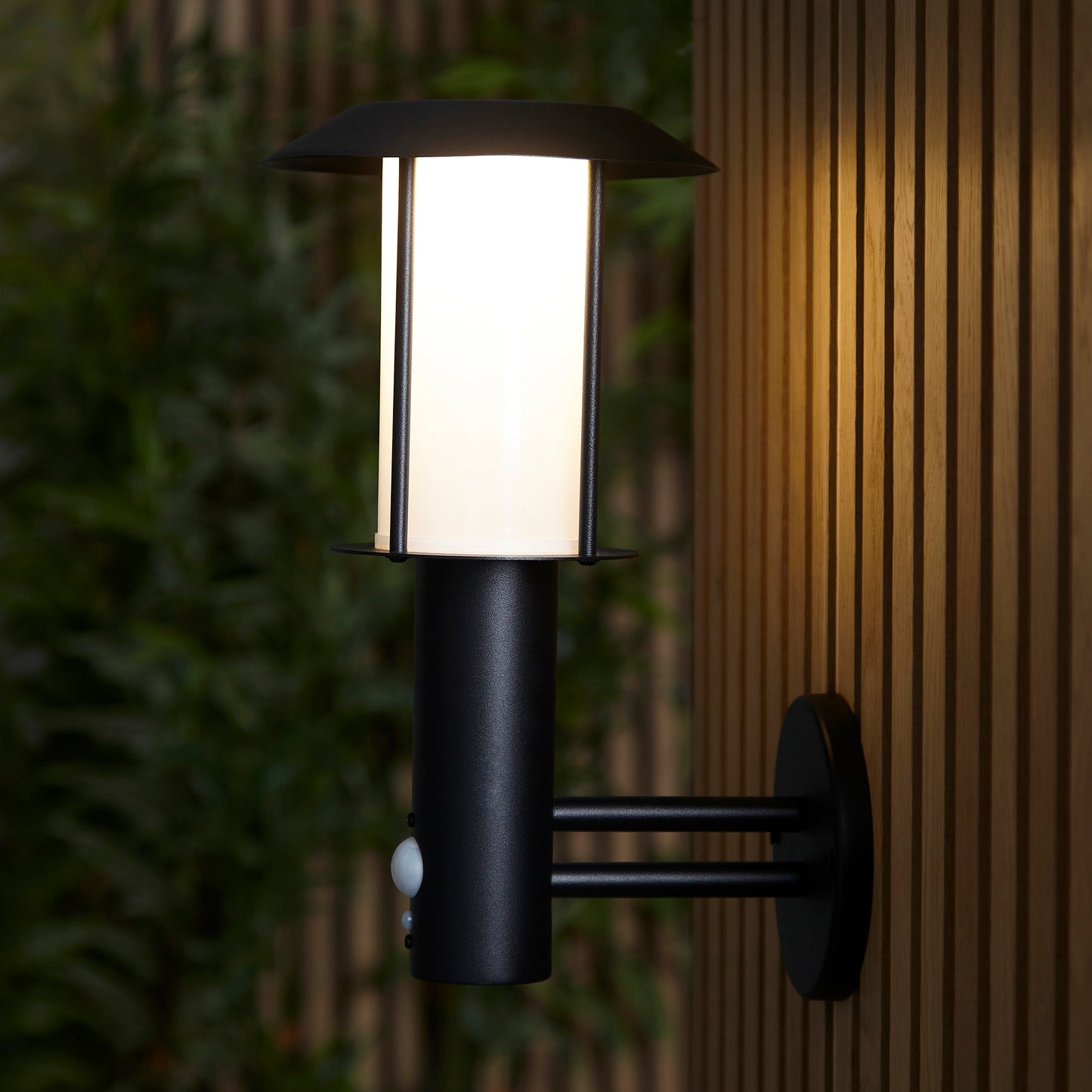 Tarrow PIR Solar Wall Light