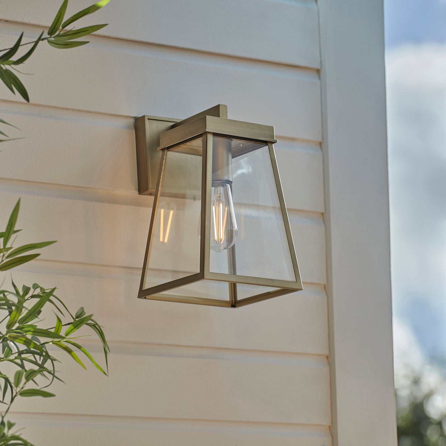 Coventry Modern Wall Lantern