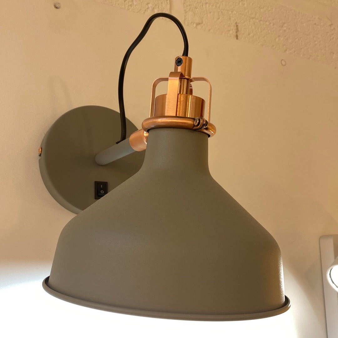 Banker Adjustable Wall Lamp